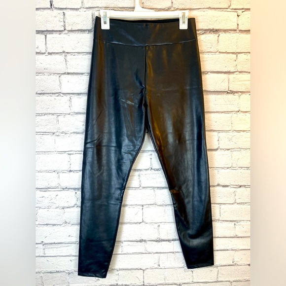 Abercrombie & Fitch Black High Rise Faux Leather Leggings size Medium - Picture 1 of 5